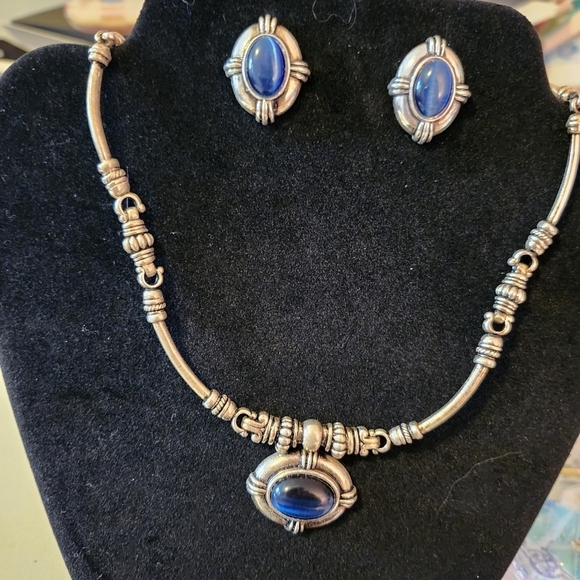 Choker necklace, with matching pierced, earrings, silver tone - Picture 1 of 5